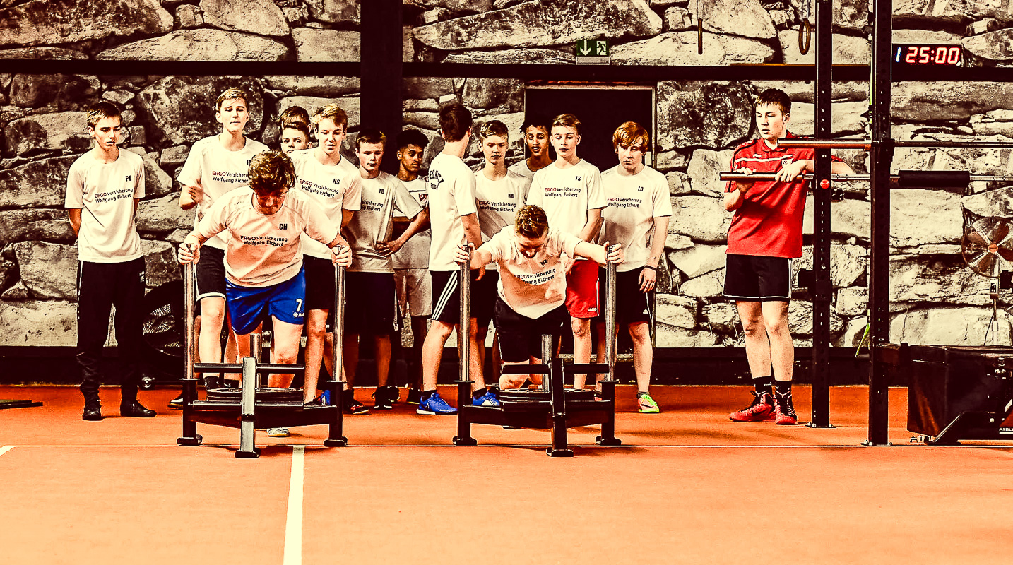 FC Pegnitz Fußball Jugend beim Cross Gym Training mit Bastian Lumpp in der Sportwelt Pegnitz