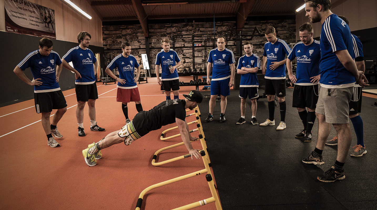FC Pegnitz beim Cross Gym Trainin mit Bastian Lumpp in der Sportwelt Pegnitz
